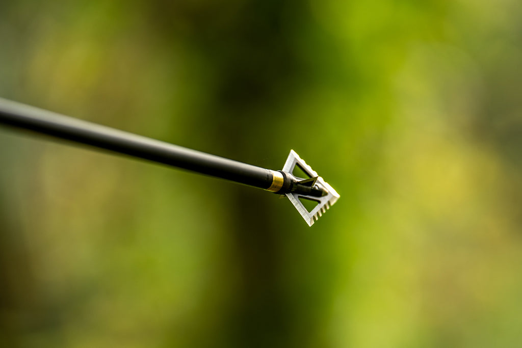 Black Hornet Ser-Razor 4-Blade Broadhead 3-Pack